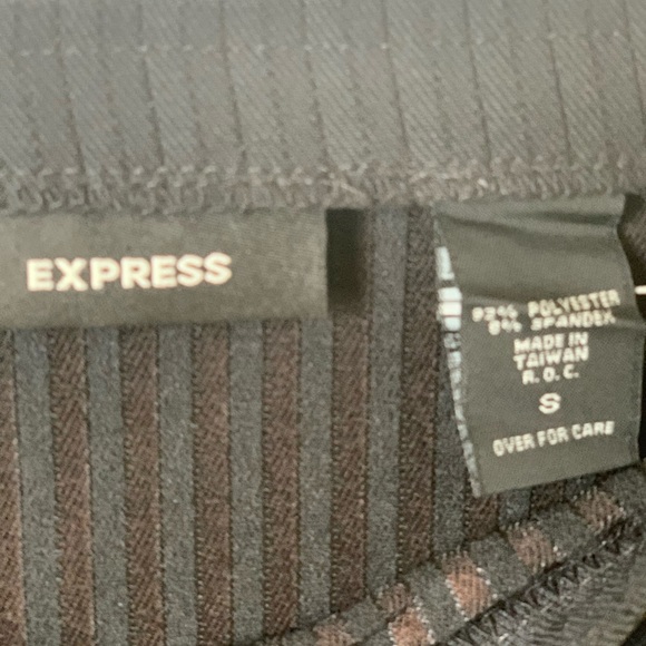 EXPRESS Rich in color Black Mini Skirt- Size S- Cute - Picture 2 of 9